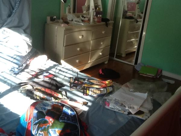 pavadai's tweet photo. The way my room looks right now<<< http://t.co/YujaS3XZ