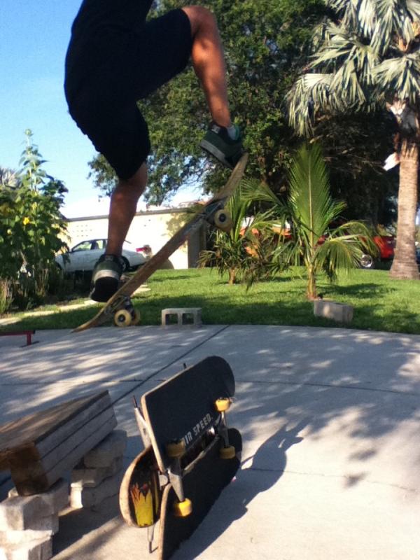 coreybollo's tweet photo. Skating like always @coreybollo http://t.co/W0bsa5GP