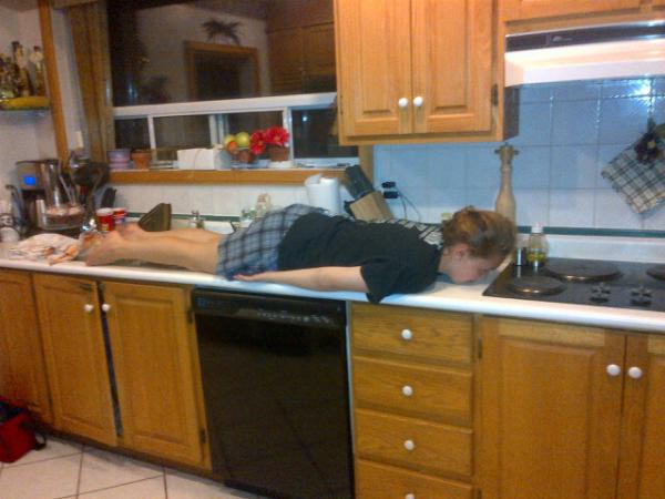 Daniellarusssso's tweet image. Mom: Only she would be able to fit on the counter, that's how small she is! #rude #imfunsized