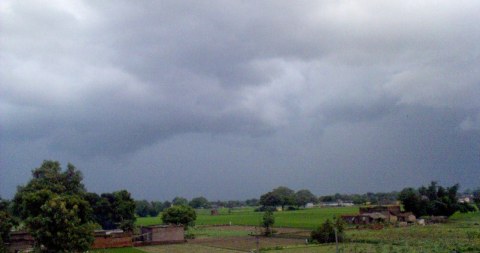 ramnarayan6946's tweet photo. @ssoumIITAA princess finally monsoon arrives here too , loving it , tumne pic send karne ko kaha tha na , missing u yrr http://t.co/oyc0W2XI
