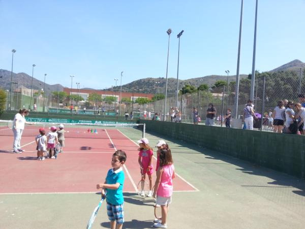 CTRoses2012's tweet photo. Comença la festa dels més peques al Club Tennis Roses!!!! http://t.co/g6oR6oa2