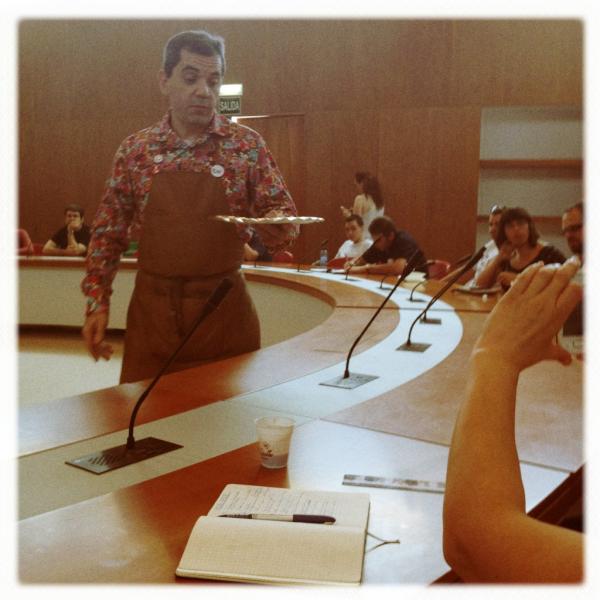 cdiezgil's tweet image. Terminando la charla con @LaJamoneria... Que crack! #AOS2012