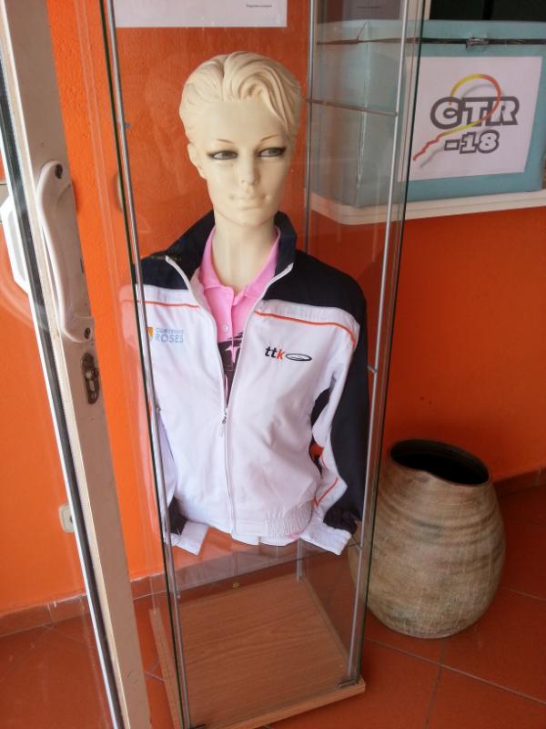 CTRoses2012's tweet photo. Nova equipacio del C.T. Roses 2012!!! http://t.co/451KZ0ar