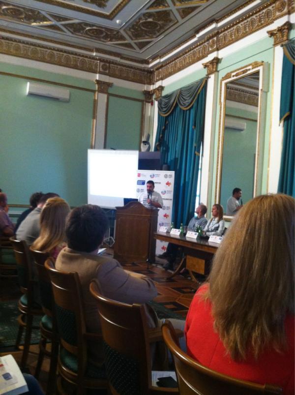 de_Owbiny's tweet photo. #SPIEF2012 Эркен Кагаров: "... Дизайн городской среды, очень быстро меняет сознание горожан..." http://t.co/8xOijiZi