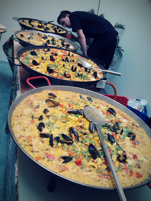 QuimMonzo's tweet photo. @ComunidadPaella "¡paellaaaaa! / In less than 10 minutes, ¡paellaaaaa! in @ICUtrecht #ElDiaE http://t.co/p2dukK3ApA" #ArròsAmbCoses
