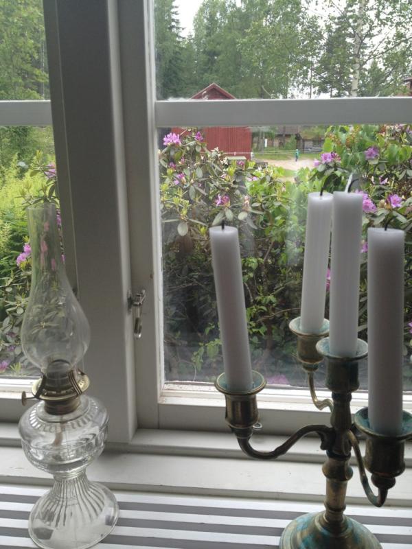 auroraammeli's tweet image. Dette er det eneste stedet jeg har Internett i helgen - ved siden av vinduet... Heh heh heh #sonotfun