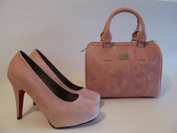 UrbanChiccBlog's tweet image. #ShoeLovers #N8a Carteras y Accesorios #ShopByUrbanCHIC