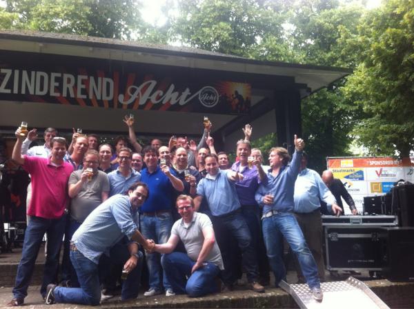 Mooi "Den Boei" met vrienden club opent Zinderend Acht. #za #tilburgontoer