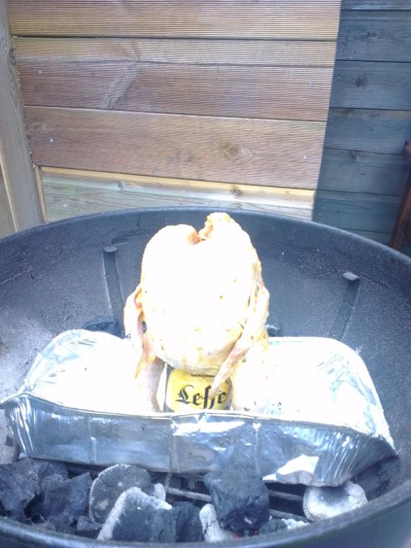 BasSaunders's tweet image. Dit is pas een heet kippetje te noemen! #kipmetblik op de #weber