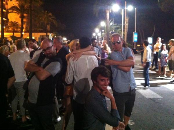 Neil_Shapiro's tweet photo. Photo bombed a heavy petting session with some fans of romance at the gutter bar last night. Love is so beautiful. http://t.co/kfu0NMiN