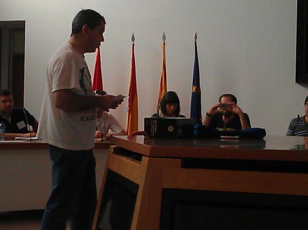 GermanDZ's tweet image. Es muy groso que @la_jamoneria.es saque un Spectrum y no un Macbook en una charla del #aos2012 gracias