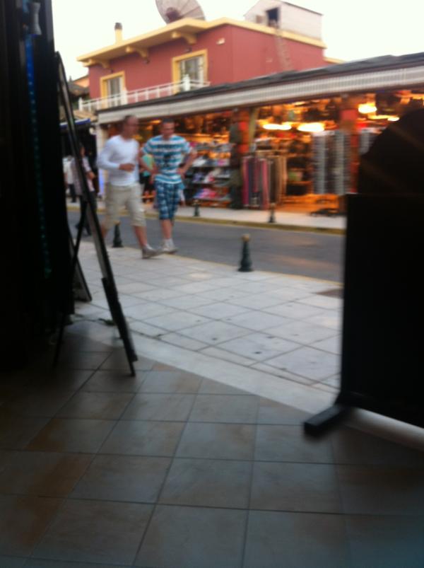 moiraknowsbest's tweet image. People watching will be the death of me #toomanypatterns