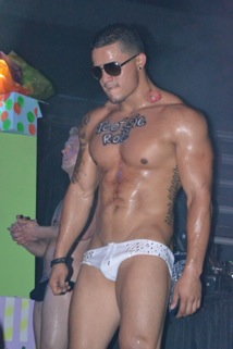 CoolTomPix's tweet photo. Hot Denver Gogo dancer http://t.co/VB9DN58M