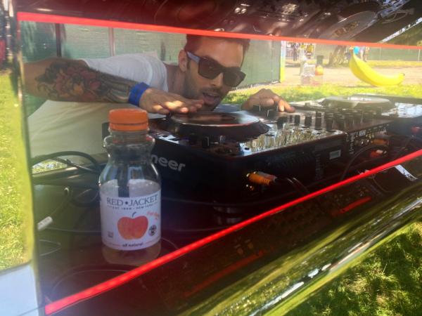RedJacketJuice's tweet photo. @RedJacketJuice &amp; DJ @HiDeaf backstage in the Artists/VIP Lounge at @GovBallNYC! http://t.co/9u4f5Yzn