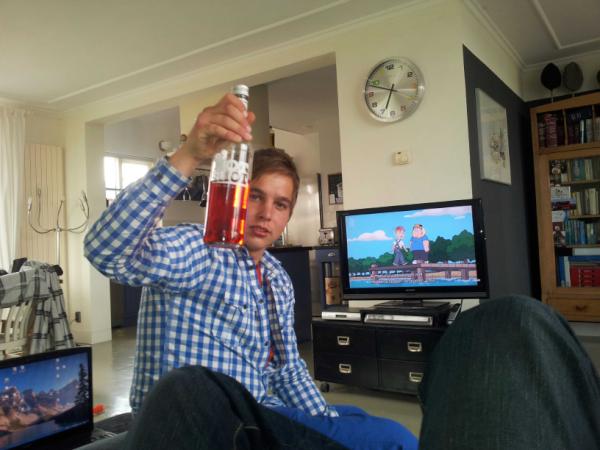 itscatorzo's tweet photo. Bram bal gewinkeld bij de vos http://t.co/p9i90SmQ