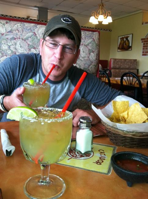 meganmohrhauser's tweet photo. The beginning of the end. #margaritas http://t.co/Fo1m6Lt