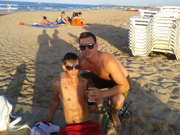 rubiako_6's tweet photo. En @TormoDavid en la playeta donanto tot jajajaja #quevivalafiesta http://t.co/uxbVK2H0