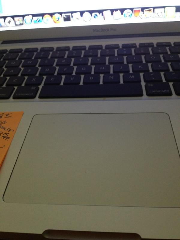 BenjaminHsieh's tweet photo. Trackpad from macbook http://t.co/I5aRXxJc