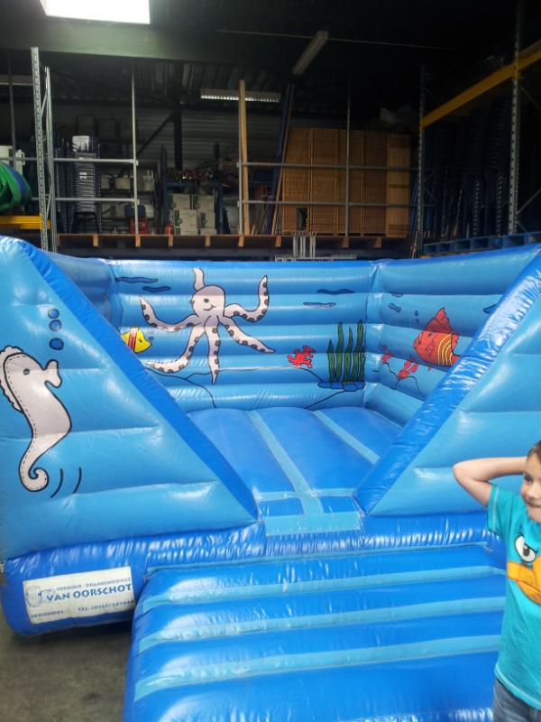 Worldsound_nl's tweet photo. Vandaag een nieuw springkussen opgehaald. Met zijn kleine afm van 3 x 3 meter perfect voor feesten met beperkte ruimte. http://t.co/dNpqaiJi