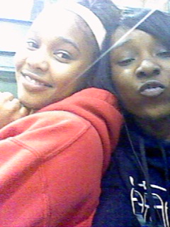 _ShylaRAY's tweet photo. Me&amp;&amp; @HissTouchesHis (: http://t.co/rRKA5bbn