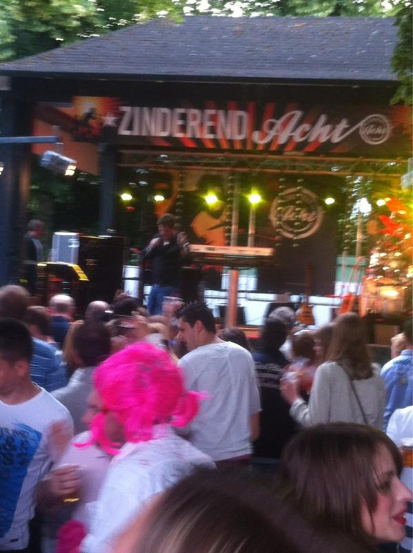 ZinderendAcht's tweet photo. @wolterkroes1 bedankt! Wat n gezelligheid! http://t.co/BYsokZgT