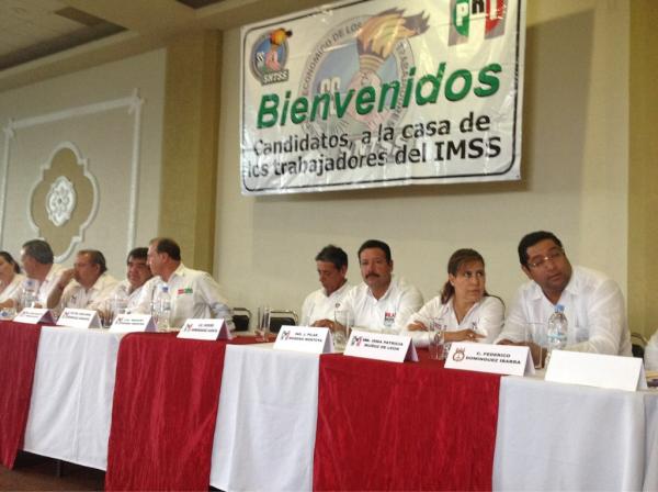 JPilarmoreno's tweet photo. @RomoMedina_M @isidoroags @patymunoz acompañando a nuestros amigos del sindicato de los trabajadores de la salud http://t.co/IROFh81z