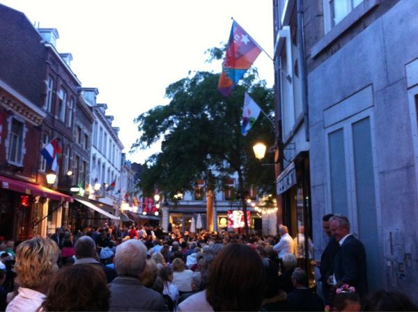 martinkelderman's tweet photo. In maastricht drukte ivm concert André Rieu. http://t.co/W3b30yTr