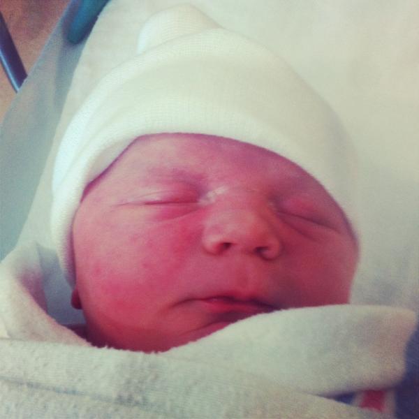saraygrimshaw's tweet photo. Yay!! Baby Carter is here!! I am an Auntie again!!! Childbirth is amazing!!! http://t.co/2CsF52d3