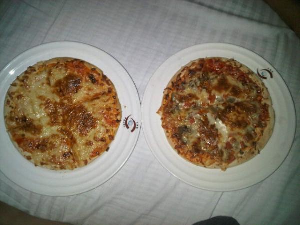 preet_kr's tweet image. It tasted like vagina! They used ketchup and fucken cheese slices and it took 40 min to make! Gurrr.. #indiaproblems