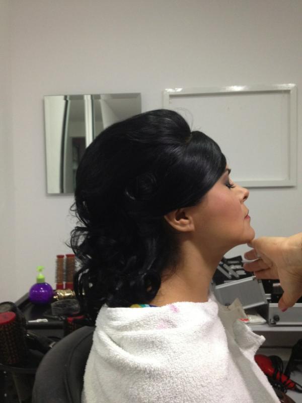 SBeautyExperts's tweet photo. Lista para la graduación !! http://t.co/yywqxtbD