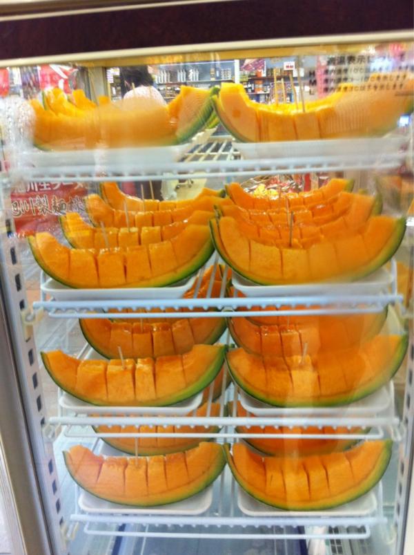 spikes1961's tweet photo. カットメロンだよ(^_^)
めっちゃ甘いよ(^O^)／ http://t.co/Wp4JJEh0