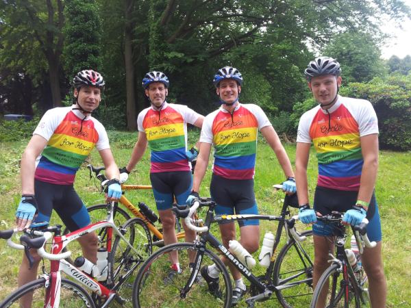 DMVS2008's tweet image. Team DMVS is aan het herstellen van Jan Janssen Classic. 158 zware maar o zo mooie kilometers #CycleForHope #CfH2012