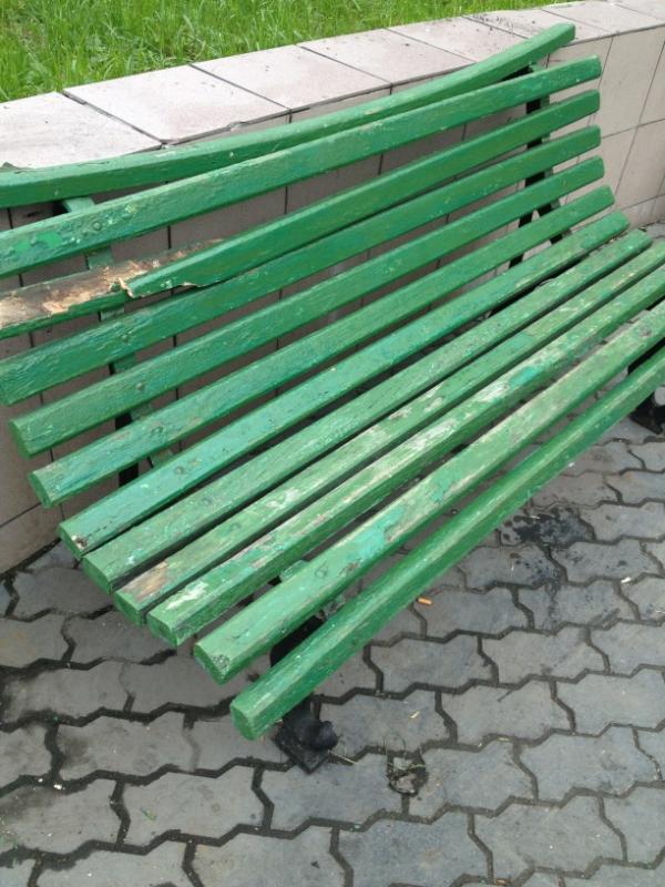 iboyko's tweet image. RT “@achupahina: Как на таких лавочках можно сидеть??? Пипец, их что, с 90ых не меняли??? #Новокосино http://t.co/iLLpZfJ0” #acitizen