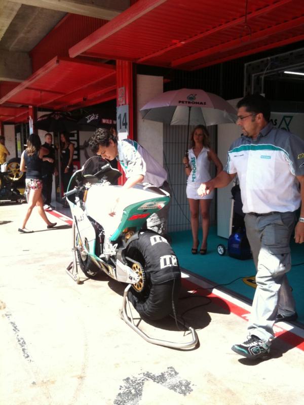 PET_Motorsports's tweet photo. All set for a scorching #CEVBuckler #circuitdecatalunya Rd4 #moto2 race!! http://t.co/FEsDpntK