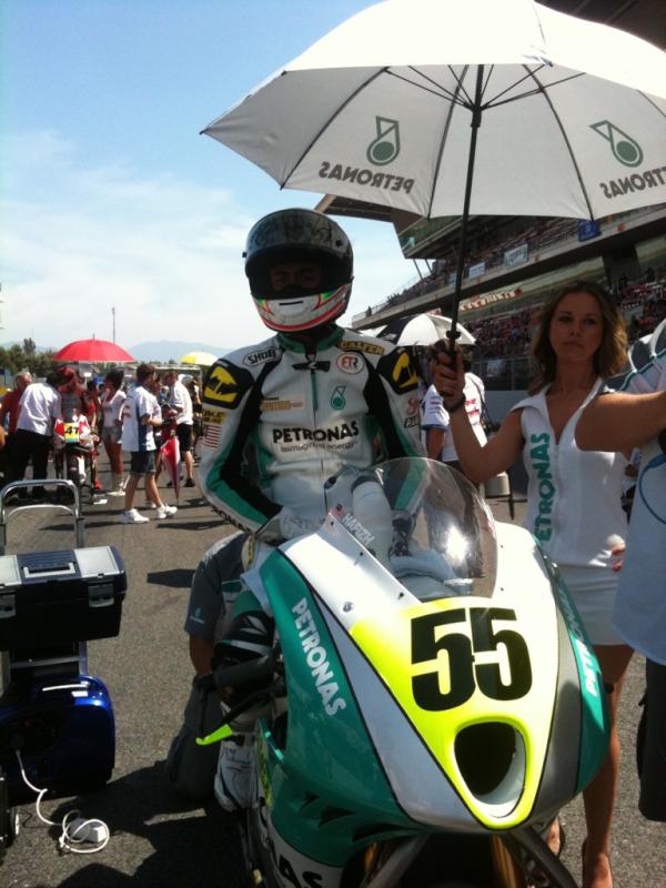 PET_Motorsports's tweet photo. @HafizhPetronas on the #moto2 #CEVBuckler starting grid.. Go Hafizh!! http://t.co/JvBmacvV