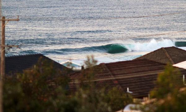 SoloSurfing's tweet photo. Mirar por tu ventana y ver esto....

#cosasquemejorariantuvida http://t.co/pRb06IPS