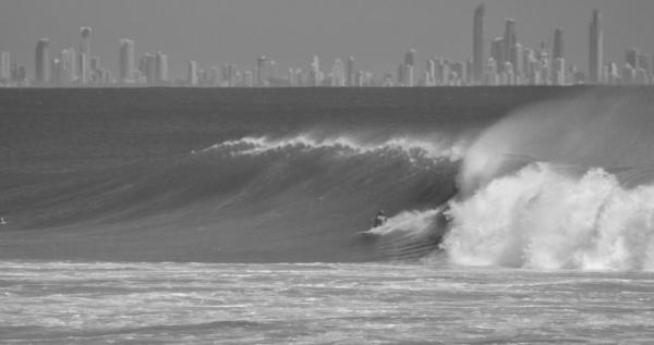 SoloSurfing's tweet photo. Estar en la ciudad pero sintiéndote en el Agua... #SoloSurfing http://t.co/T8GASlHk