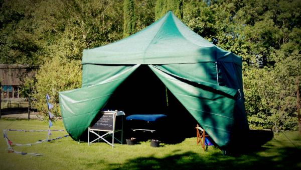 _Balance's tweet image. Therapy tent. I wish all treatment could be in a tent in the sun shine. Such a lovely day.