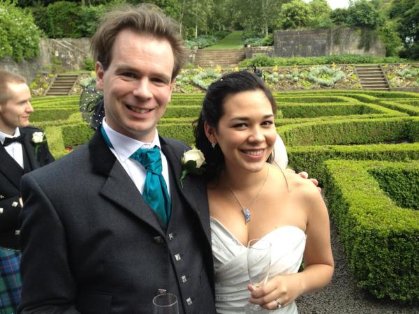 MorrisonAJ's tweet photo. #johnandjulie The happy couple http://t.co/DWqNmvnQ