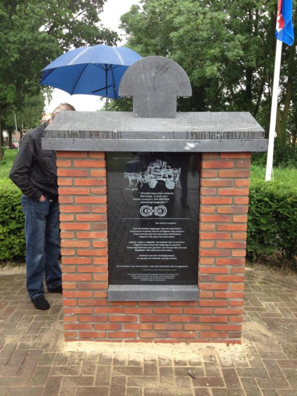 Het Exodus monument! #Angeren
Vanmorgen onthuld op de dijk in Angeren bij de kerk.
