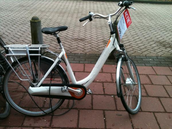 EdwinMarseille's tweet photo. Mooie gebruikte montego elan. Nog geen jaar oud. Nu voor slechts 799,- Normale prijs 1499 http://t.co/a5LNm4c