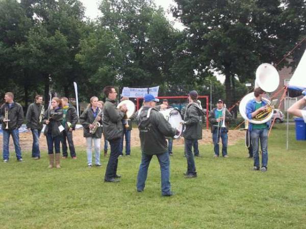 WROssZuid's tweet photo. Hart nog nekkig band speelt ook nog wat #zuidaanzee #gezellig http://t.co/HRvSwt1J