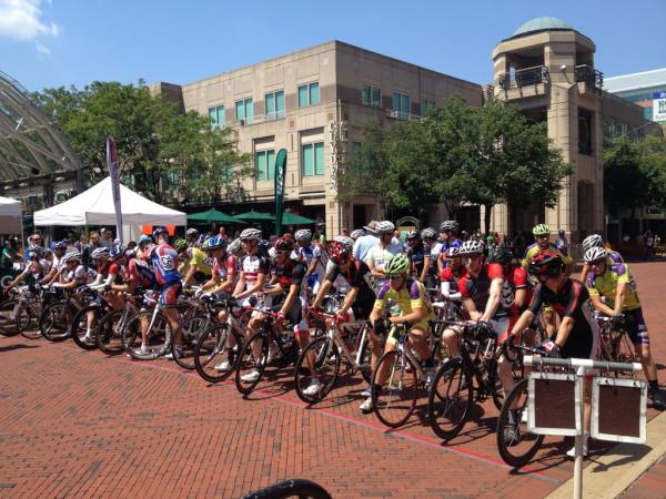 uneakCycling's tweet photo. On the start line at #RestonGP http://t.co/6sG5HFpZ