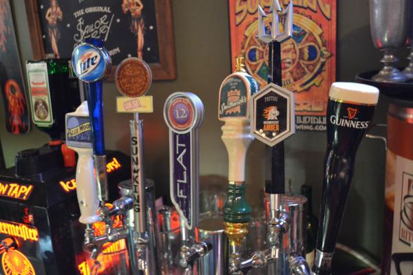 TheGeorgetowner's tweet photo. 7 tasty beers on tap. Swing by The Georgetowner Draft House for dinner and a refreshing beer!! http://t.co/dJBzf8EW