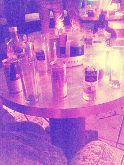 SimoniaRznpnl's tweet image. On s'est mis bien #soireeVIP