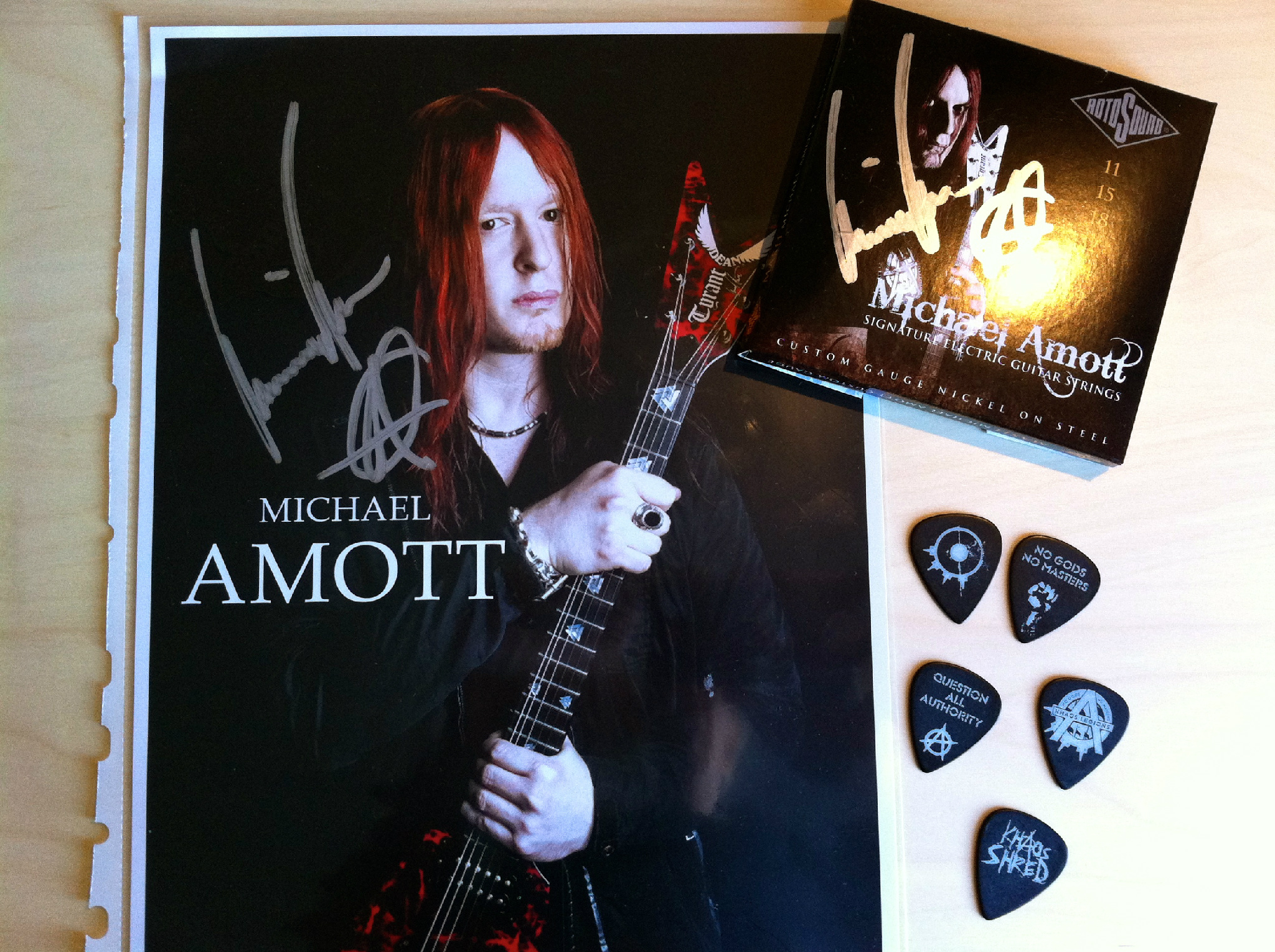 Happy birthday Michael_Amott ! Autodidact six string abomination! & animalistic warrior.