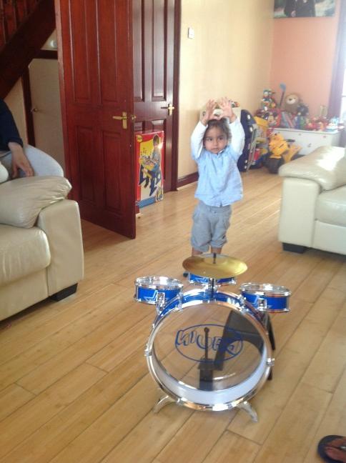 jay88811's tweet photo. Biggest smallest jay z fan @rihanna retweet if you agree http://t.co/sPu3w1RA