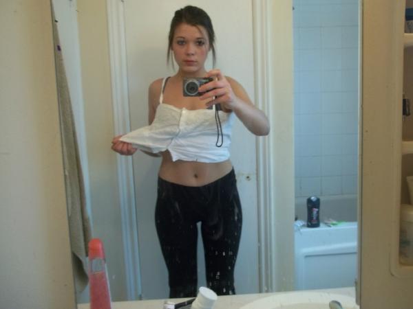 AubreyAnamia's tweet photo. 125 lbs. Don't forget this photo, I will never be bigger than I am today. Losing is winning. http://t.co/f1RKKWTo