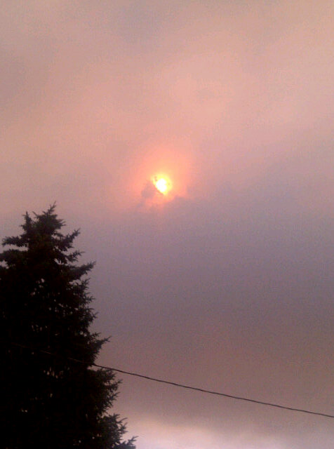 dollface4978's tweet photo. All this smoke is insane! http://t.co/pfk7qgRj