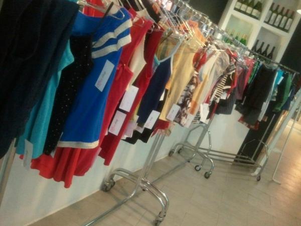 OfficeRuzafa's tweet photo. OFFICE SHOP, ROPA DE SEGUNDA MANO http://t.co/JYokaOBE